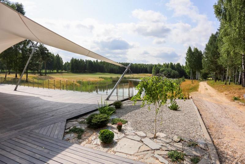 Les voiles d'ombrage transforment votre ext&eacute;rieur en espace frais et &eacute;l&eacute;gant